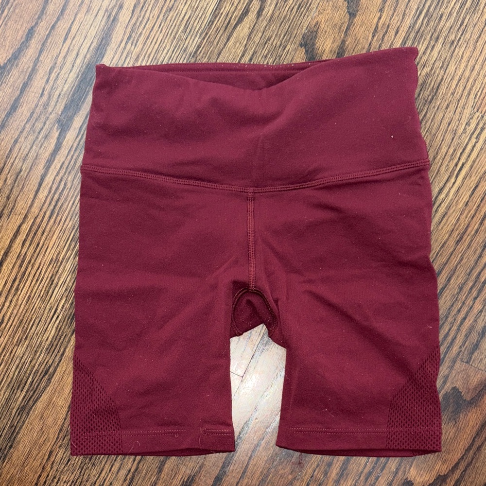 Lululemon 6” shorts with mesh side detailing